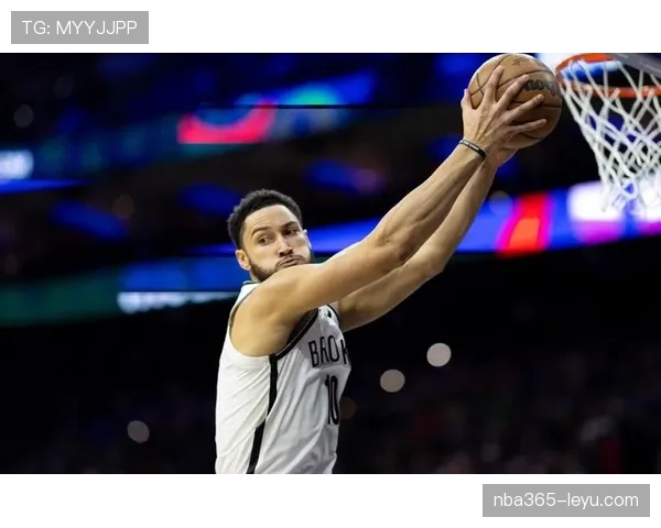 西蒙斯助攻率提升拉开与队友差距，挡拆威胁明显增强