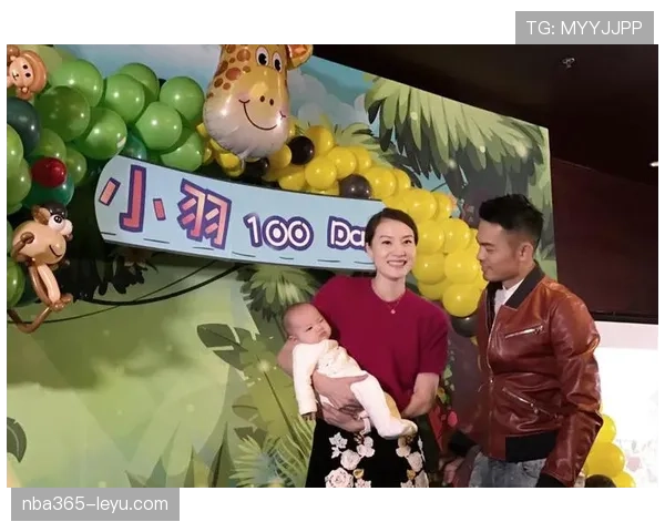 谢杏芳抱娃逛精品店，赛场女王摇身一变成接娃队长，戏太足了